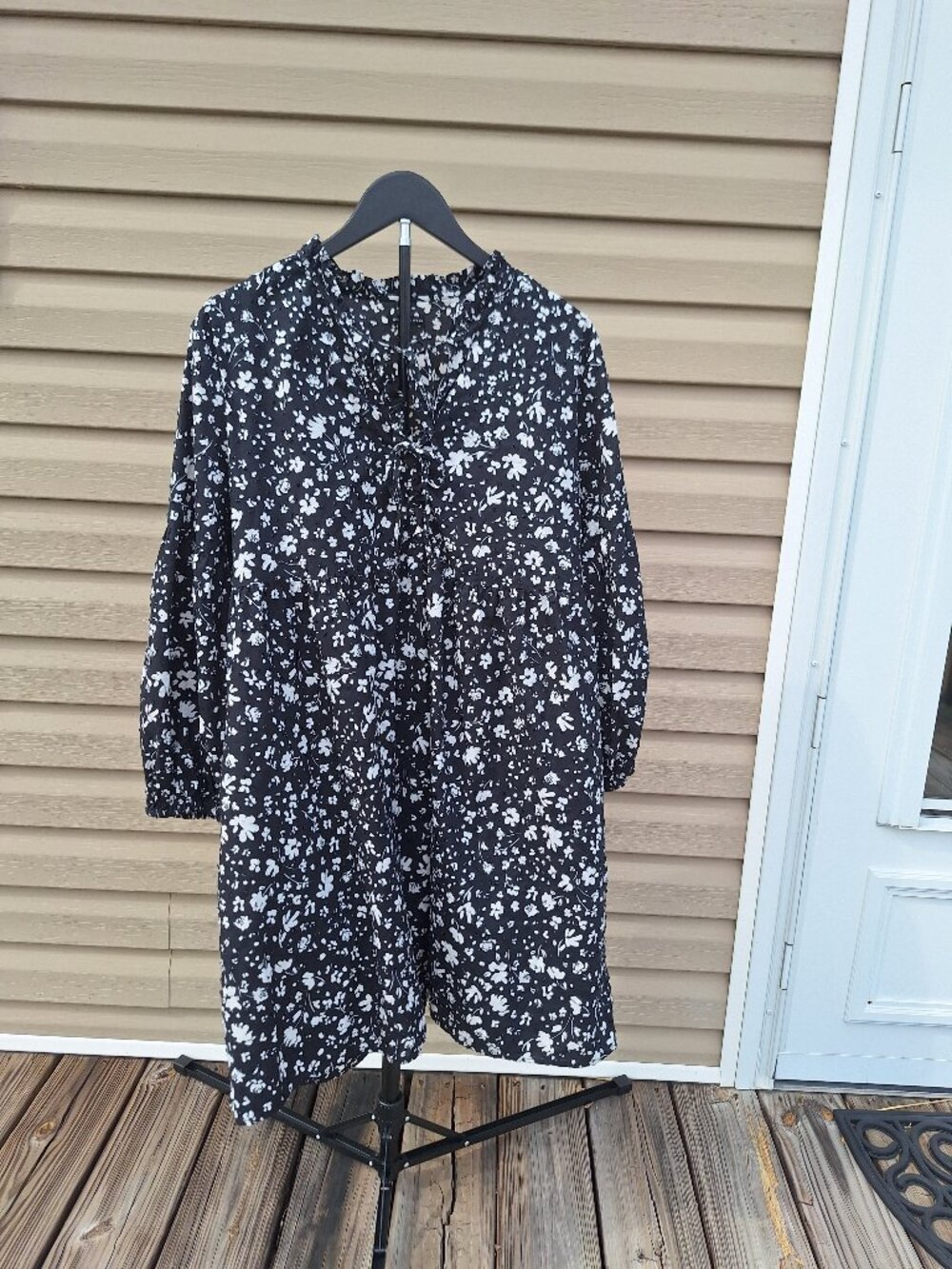 Who What Wear Black & Cream Floral Dress Sz XXL